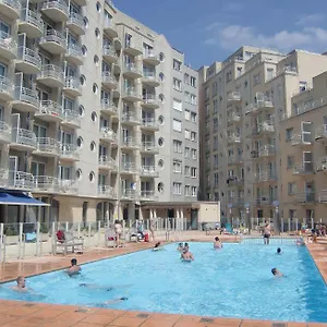 Zwembad Met Frontaal Zeezicht Apartment